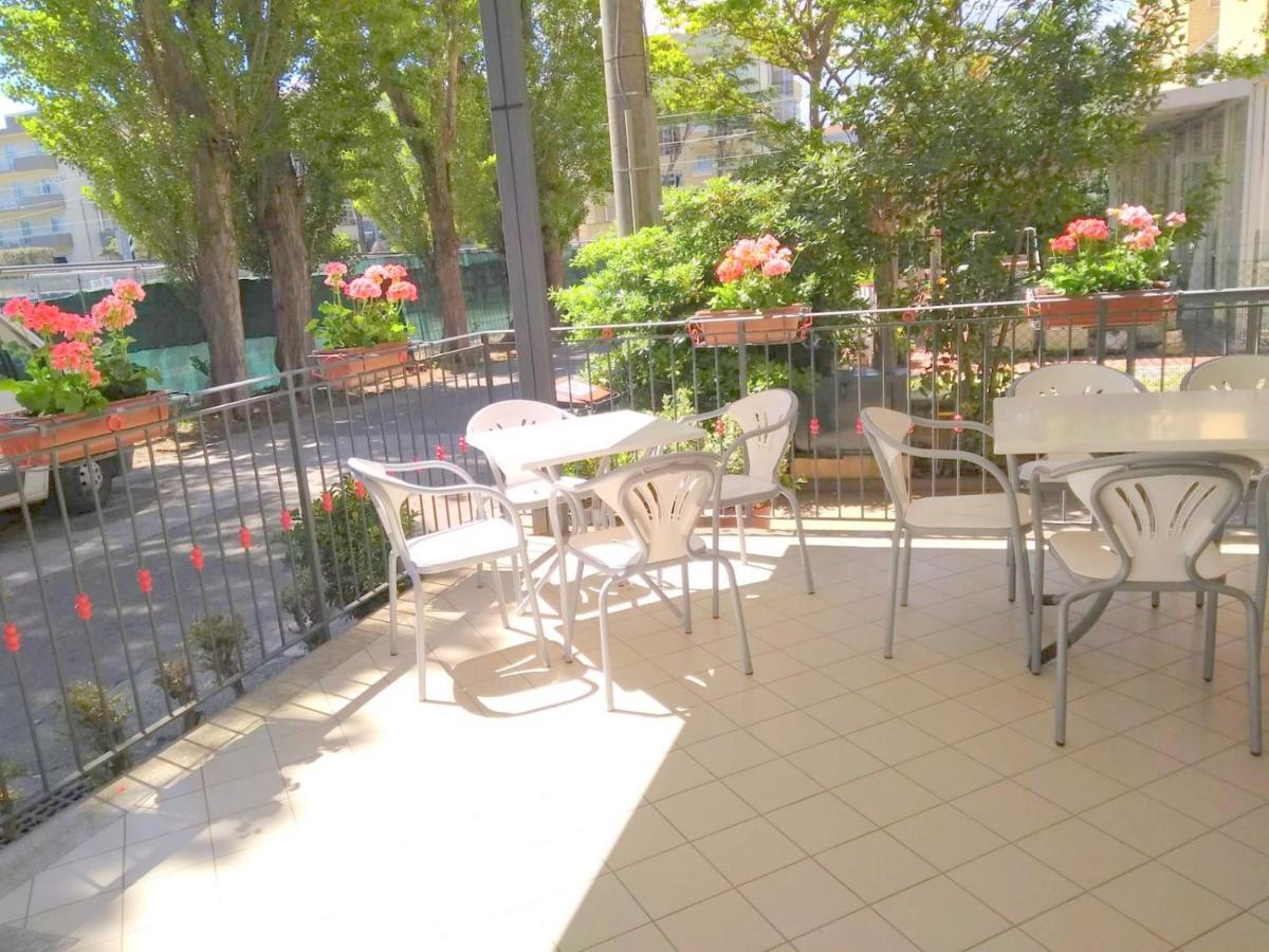 Hotel La Bella Vita Rimini Exterior photo
