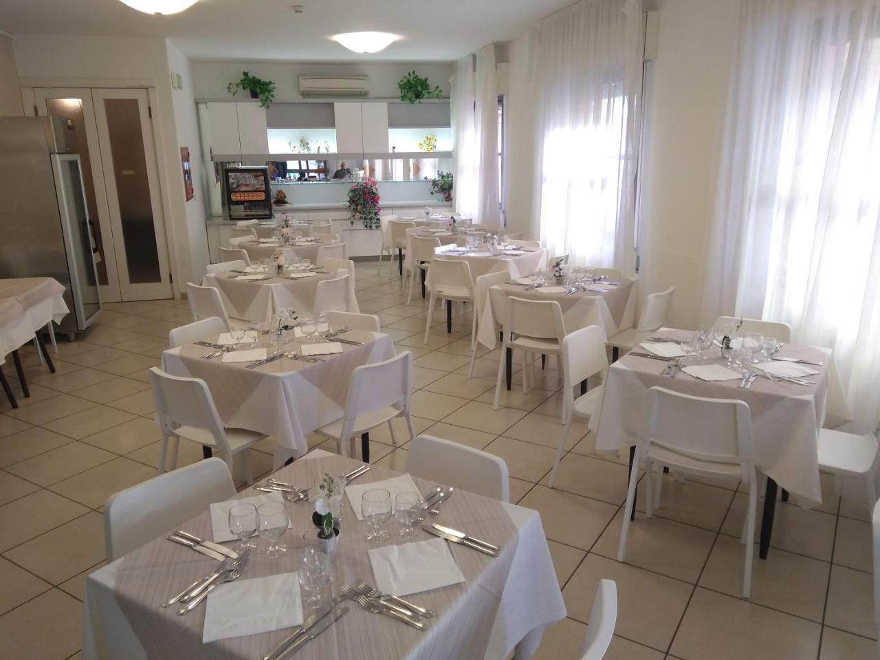 Hotel La Bella Vita Rimini Exterior photo