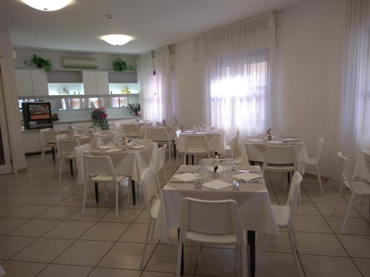 Hotel La Bella Vita Rimini Exterior photo