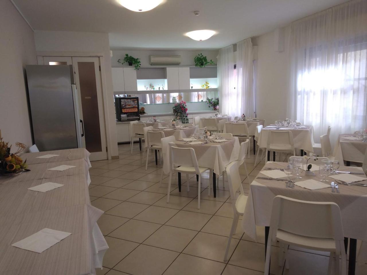 Hotel La Bella Vita Rimini Exterior photo